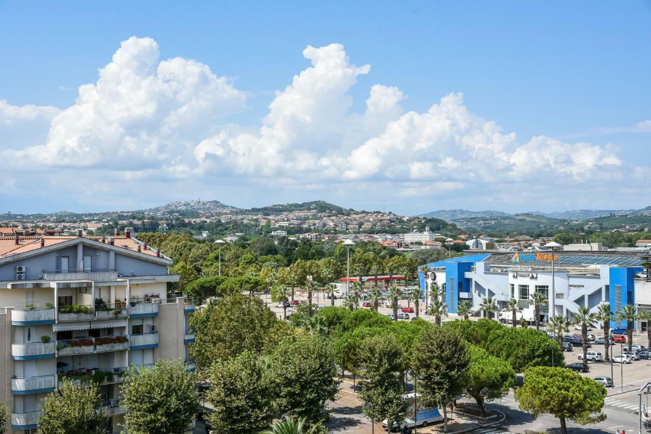 Attic Aries Apartment Montesilvano Marina Екстериор снимка